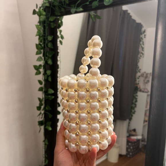 Bead Pearl bag 
Very cute and chic 🤩
Fits essentials- like phone, lipstick - Picture 3 of 4